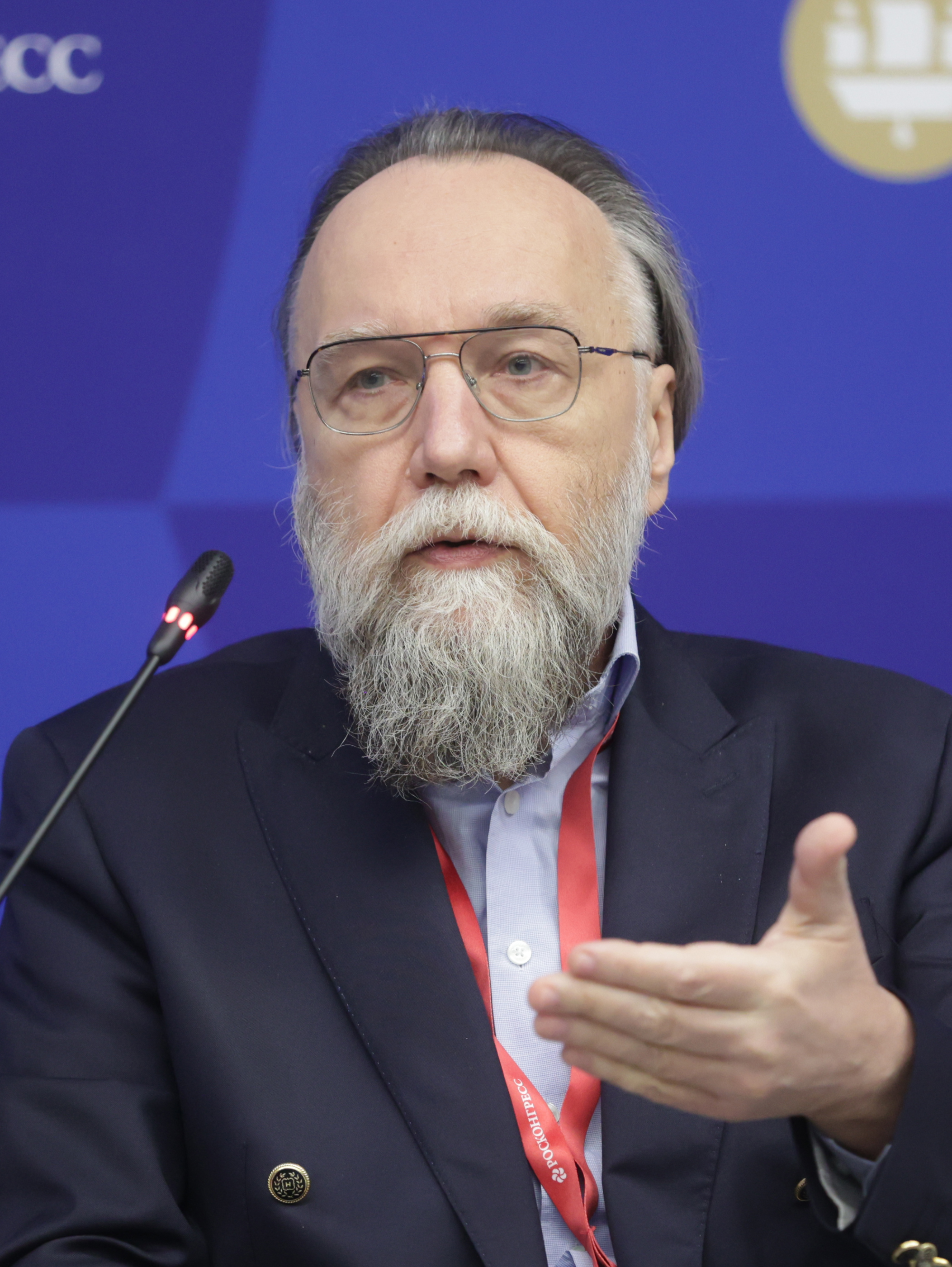 Философ Александр Дугин выступает на Петербургском международном экономическом форуме в 2023 году